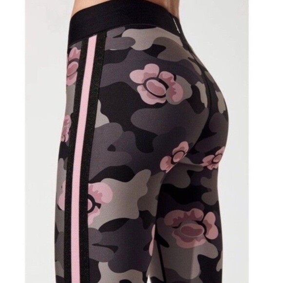 Ultracor Ultra Camo Collegiate Legging Blush Medium 26"x 28.5" Unstretched Waist - Picture 2 of 13